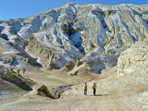 Lower Mustang Trek